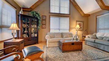 Smart TV, fireplace, stereo