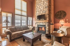 Smart TV, fireplace, stereo