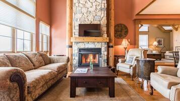 Smart TV, fireplace, stereo