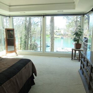 5 bedrooms, hypo-allergenic bedding, iron/ironing board, travel cot