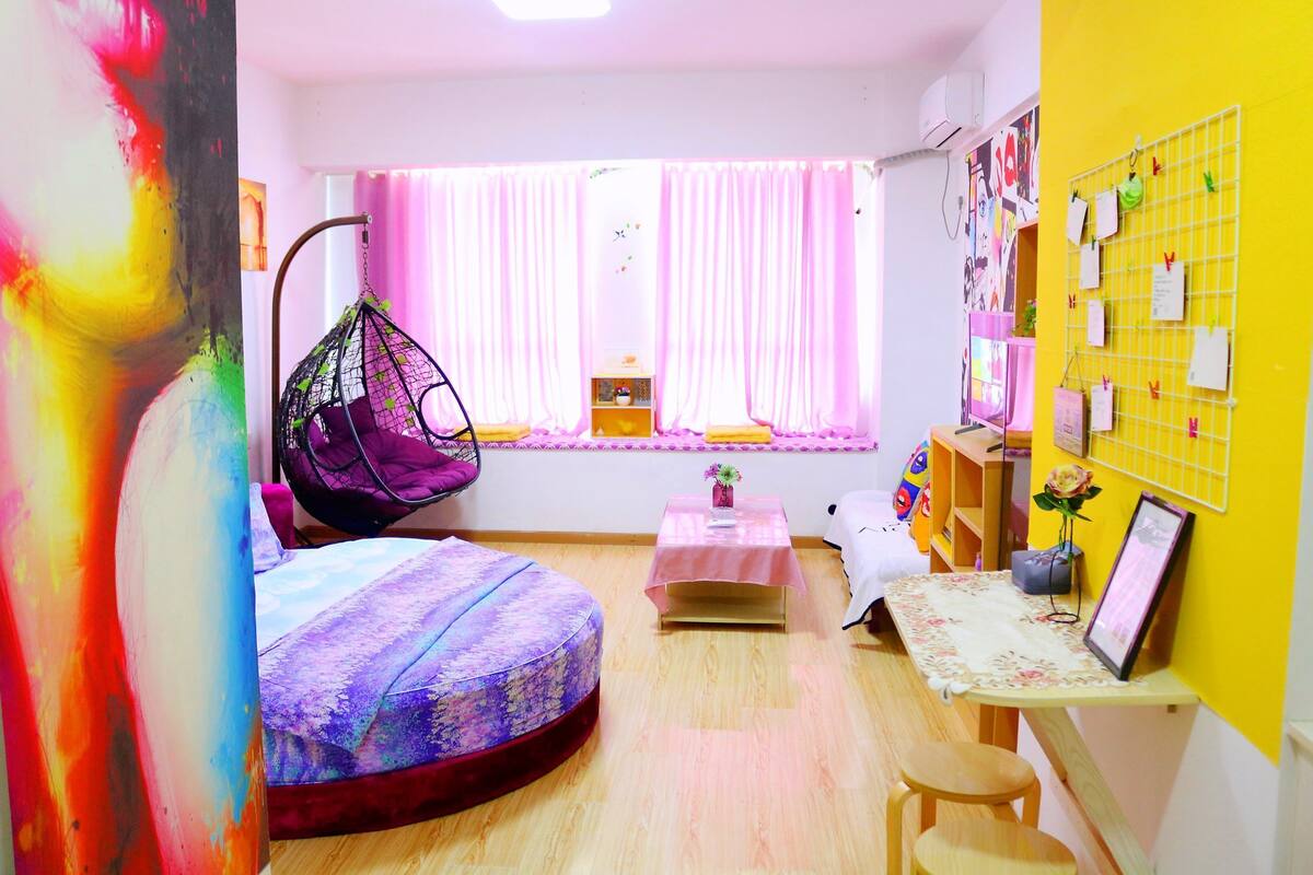 Round-Bed Room | Desk, blackout curtains, soundproofing, free WiFi