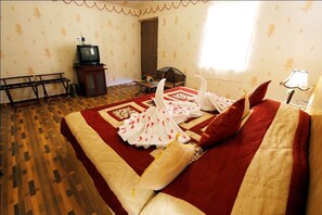 Deluxe Tent, 1 King Bed | Premium bedding, in-room safe, desk, iron/ironing board - Chokhi Dhani Desert Camp (Jaisalmer)