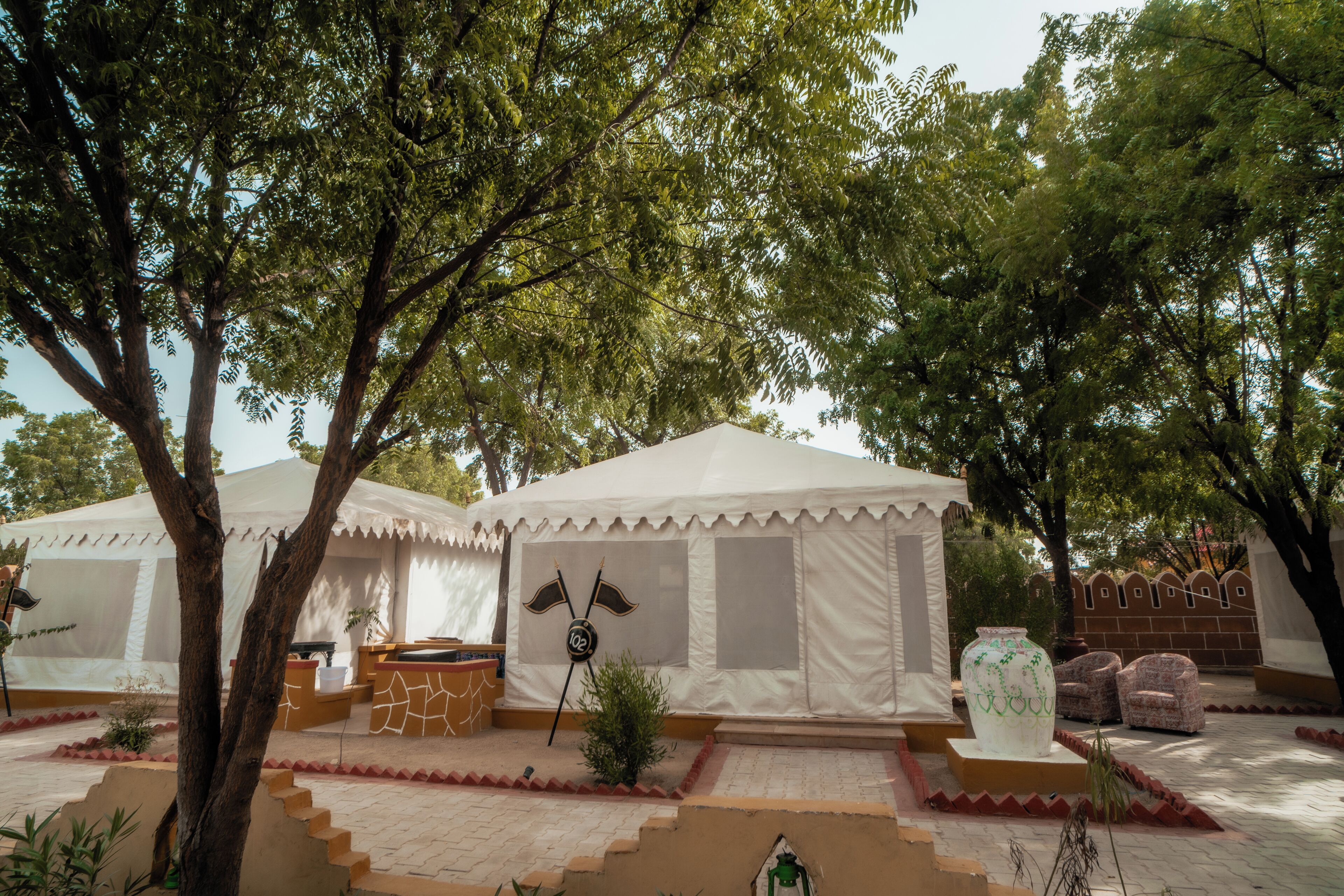 Tenda Standar, 1 Tempat Tidur King | Seprai premium, brankas, meja kerja, dan setrika/meja setrika