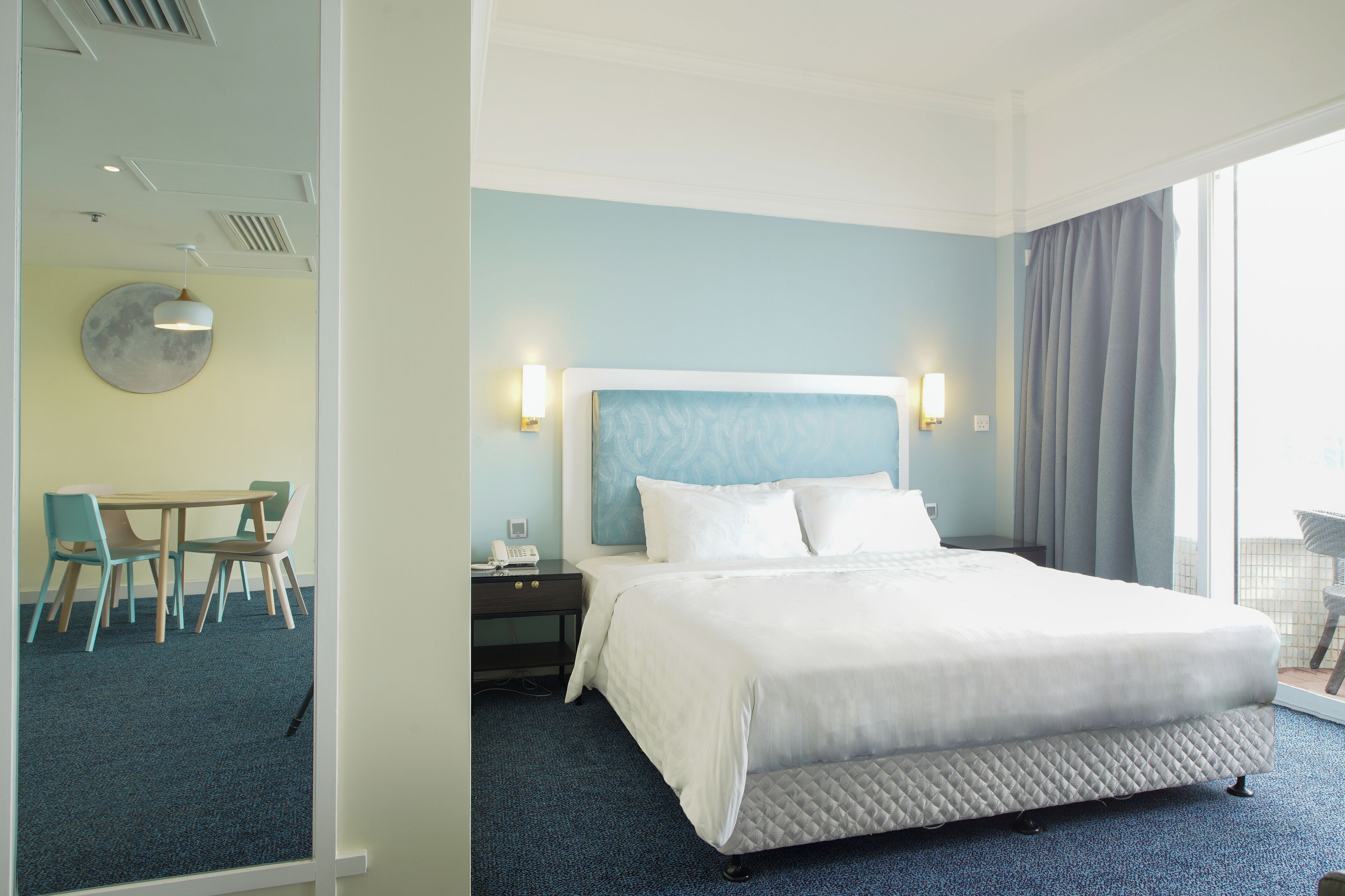 Photo - Warwick Hotel