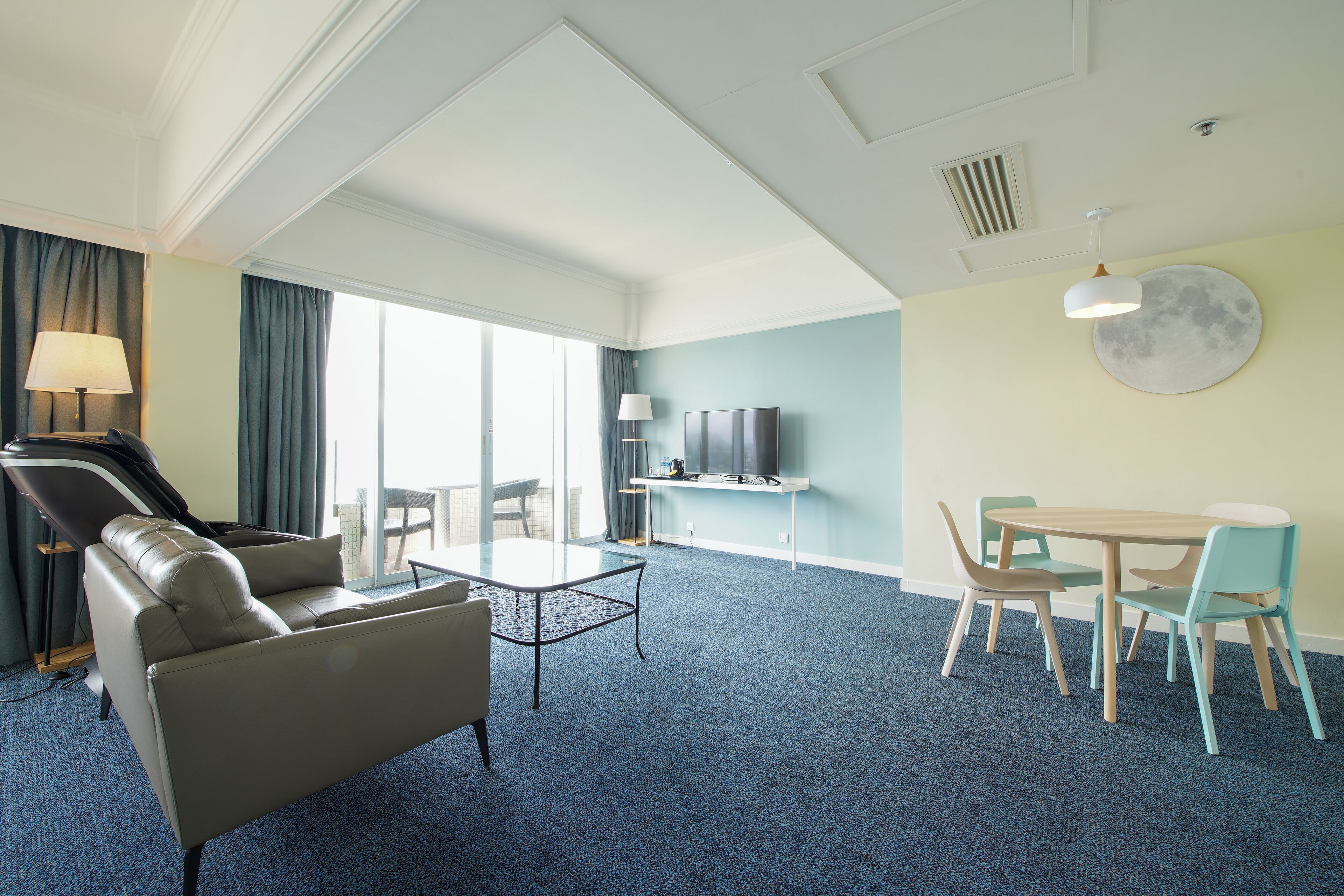 Photo - Warwick Hotel