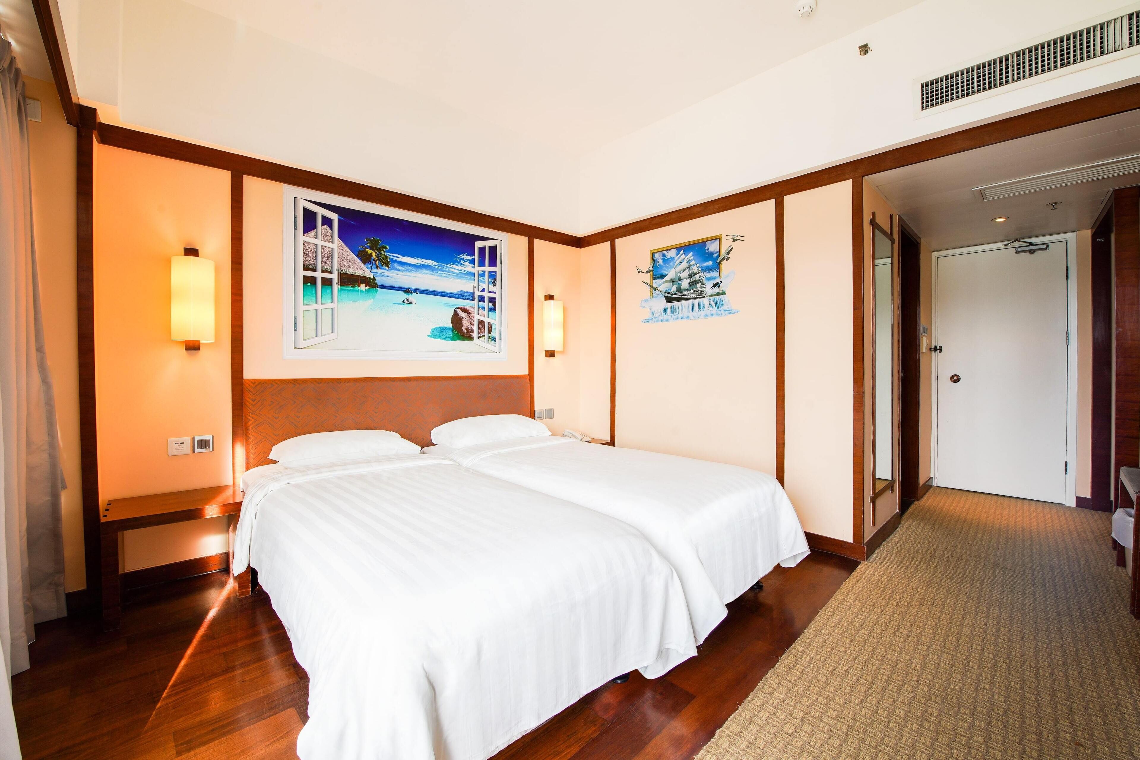 Photo - Warwick Hotel