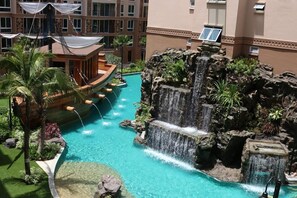 Outdoor pool - Atlantis Condo Resort Pattaya by Vichairat (Pattaya)