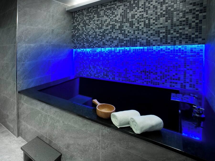 Design Quadruple Room | Bathroom