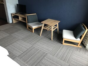 双床房 | 办公桌、遮光窗帘、熨斗/熨衣板、免费 WiFi