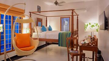 Junior Suite | Minibar, in-room safe, desk, soundproofing