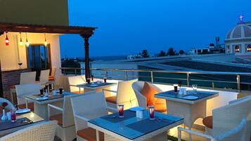 Breakfast, lunch, dinner served; international cuisine