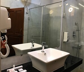 Bathroom sink - Hotel Villa Krish (Puducherry)