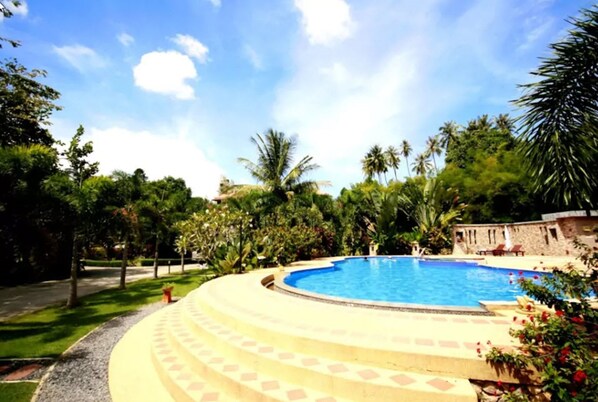 Kolam renang terbuka