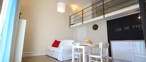 22-inch LCD TV with digital channels, TV