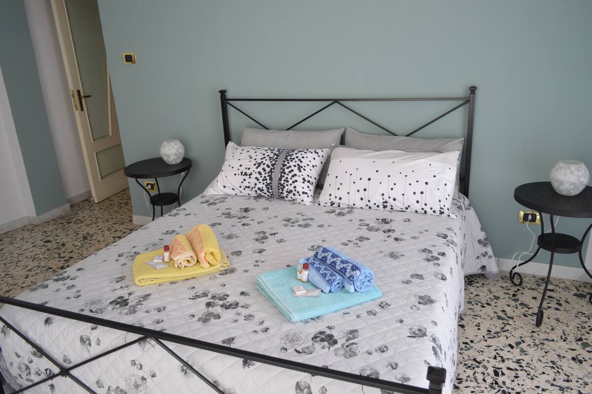 Premium bedding, soundproofing, free WiFi