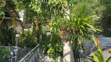 Villa with Mountain View | Bureau, lits pliants/supplémentaires, Wi-Fi gratuit