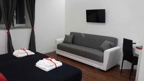 Deluxe Double Room | Memory foam beds, desk, blackout drapes, soundproofing - Suite Duomo B&B & Apartment (Naples)
