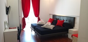 Habitación Deluxe doble, vistas a la ciudad | Colchones viscoelásticos, escritorio, cortinas opacas