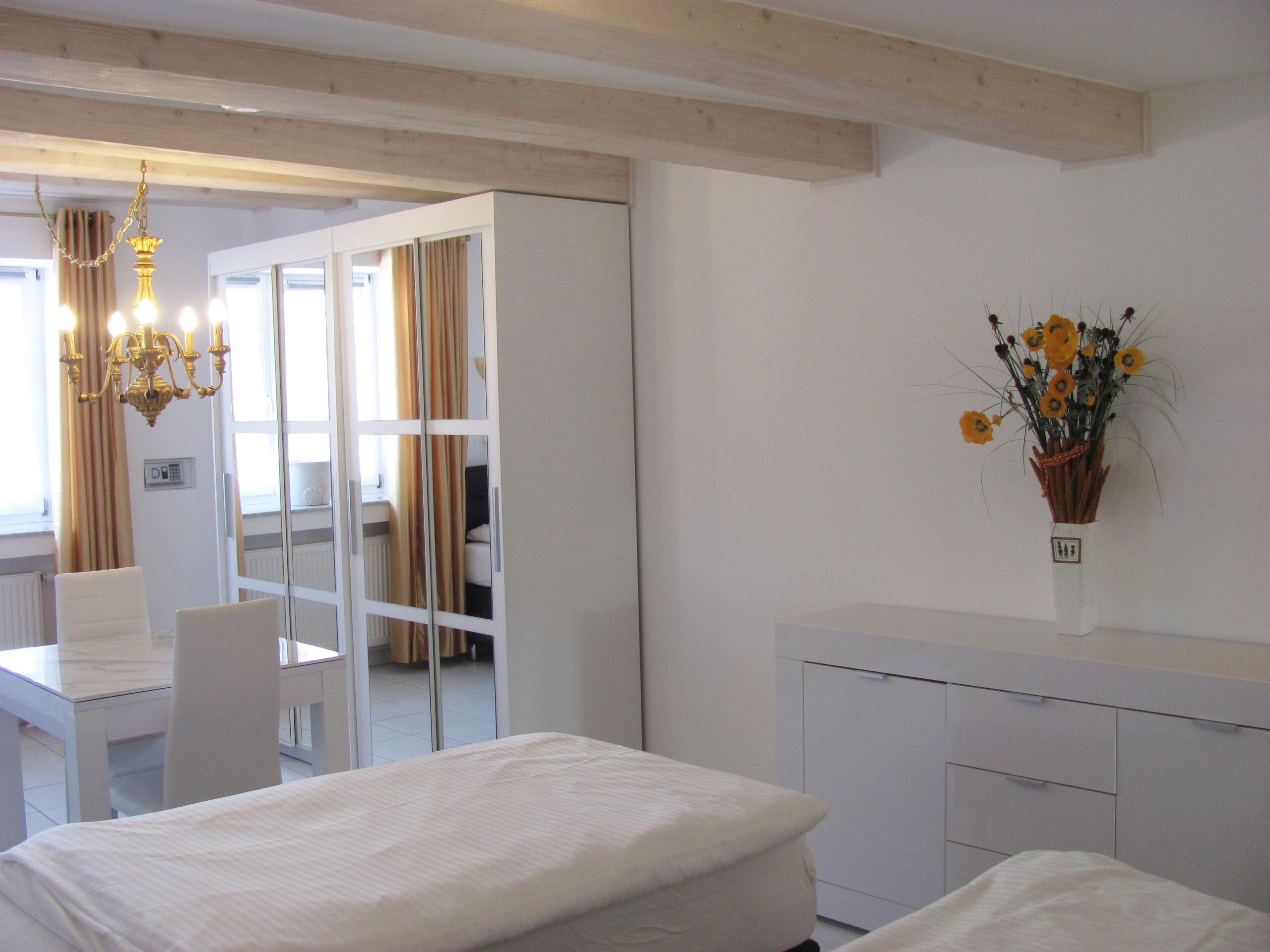 City-Apartment, eigenes Bad, Stadtblick (11) | Allergikerbettwaren, kostenloses WLAN, Bettwäsche