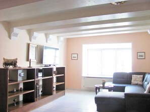 Apartamento City, baño privado, vistas a la ciudad (8) | Zona de estar | Una televisión de pantalla plana
