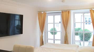 Comfort Double Room, Private Bathroom, Courtyard View (2) | Interior