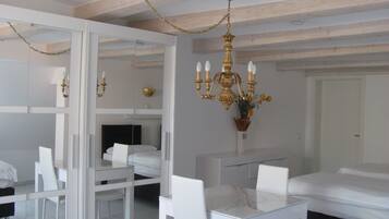 City Apartment, Private Bathroom, City View (11) | Wardrobe