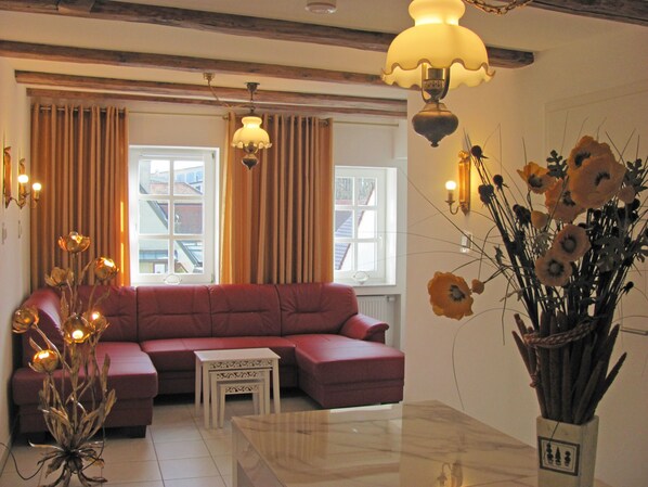 City Apartment, Private Bathroom, City View (11) | Lounge