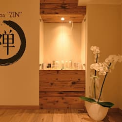 Sauna, hot tub, steam room, Turkish bath/hammam, body treatments