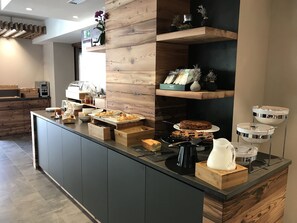 Free daily buffet breakfast  - Dolomeet Boutique Hotel (Pinzolo)