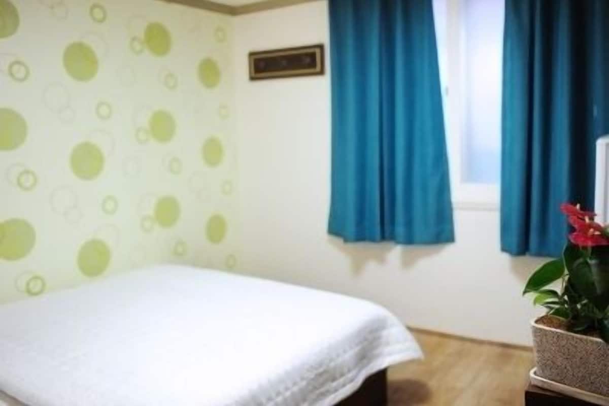 Habitación doble, 1 cama matrimonial | Wifi gratis