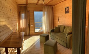 Villa | Free WiFi, bed sheets