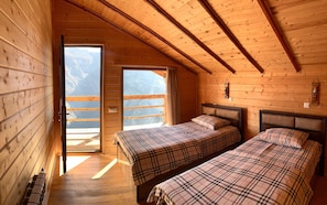 Villa | Free WiFi, bed sheets