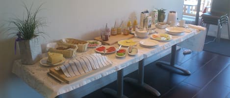 Free daily buffet breakfast