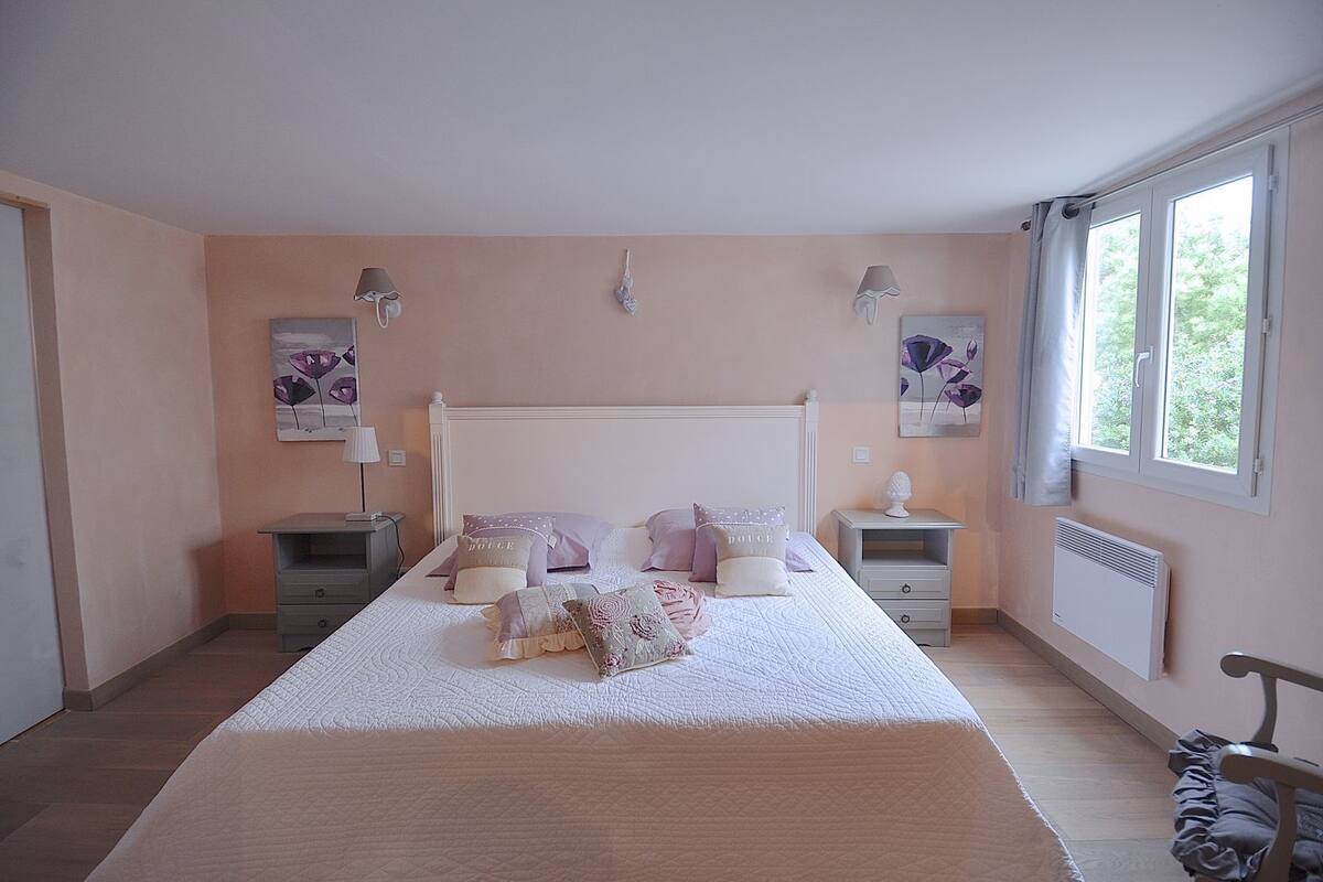 Standard Double Room | Minibar, in-room safe, desk, free cots/infant beds