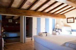 Premium bedding, minibar, desk, iron/ironing board