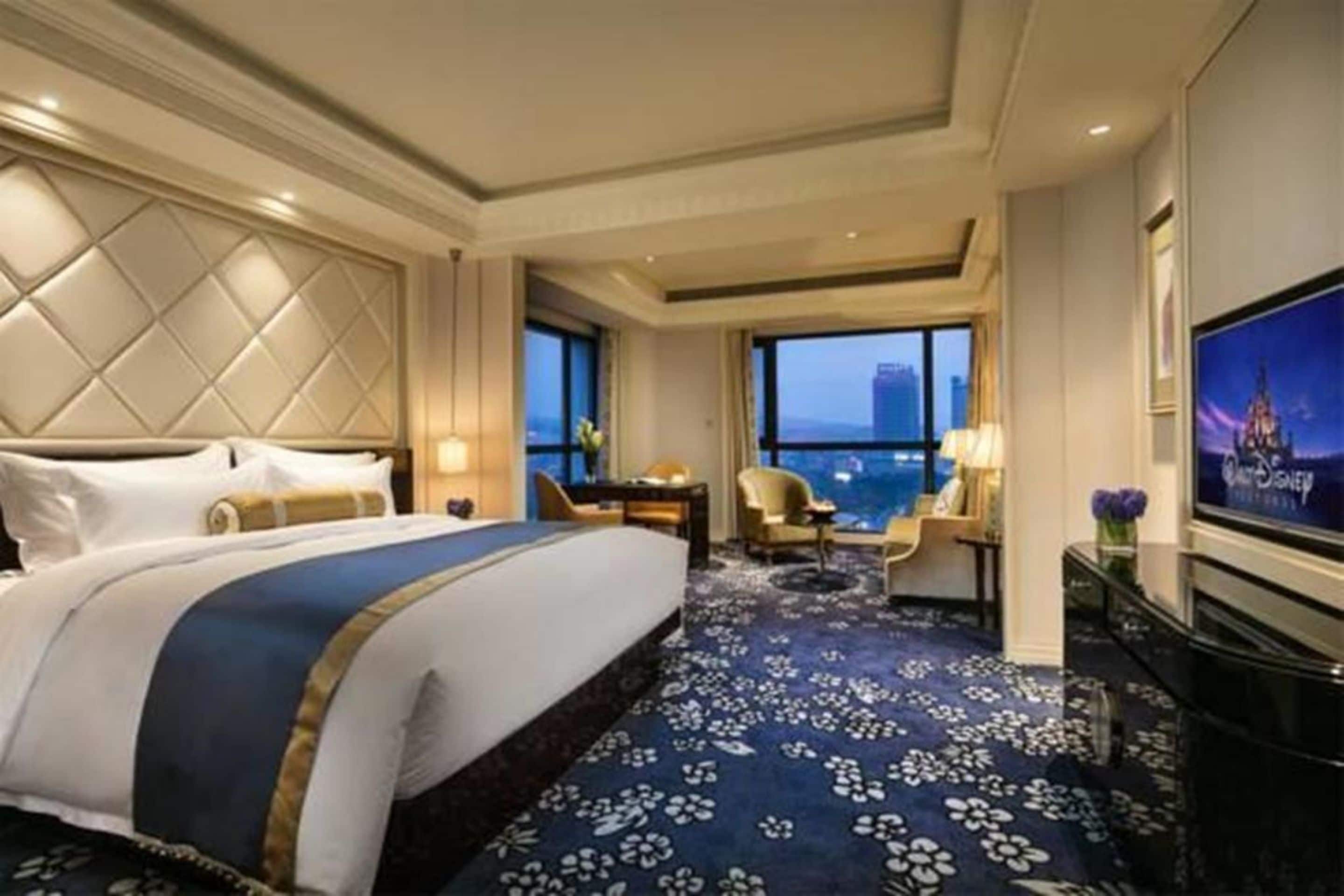 minibar, in-room safe, desk, blackout curtains