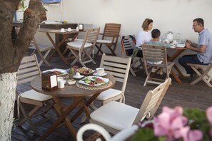 Desayuno buffet incluido todos los días 