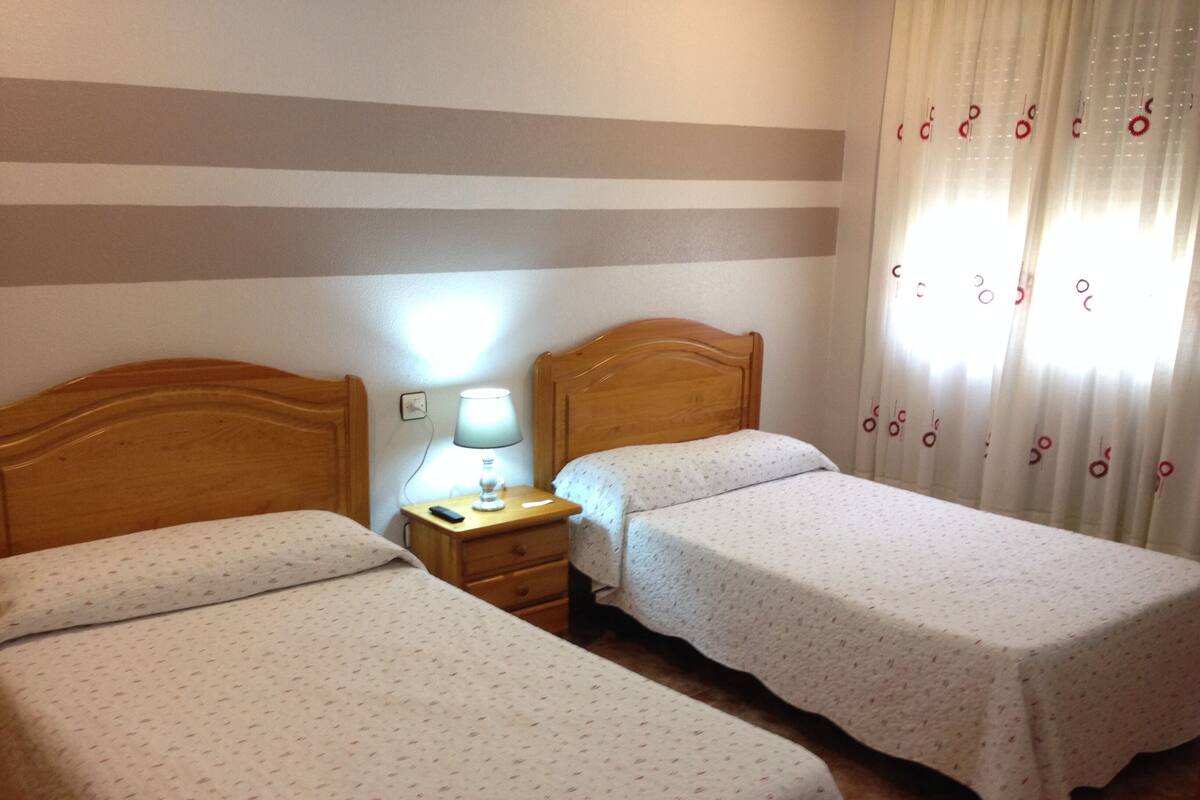 Habitación doble estándar | Escritorio, cortinas blackout y wifi gratis