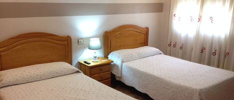 Kahden hengen standard-huone | Työpöytä, pimennysverhot, ilmainen Wi-Fi