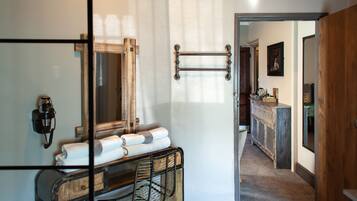 Doppelzimmer, mit Bad (Room 2 King Ground Gloor) | Badezimmer