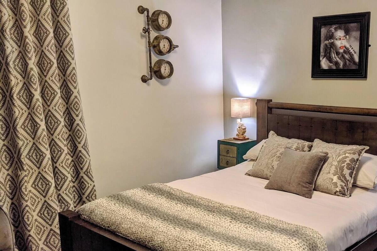 Double Room, Ensuite (Room 2 King Ground Gloor)