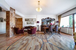 LCD TV - Cesurlar Hotel (Cesme)