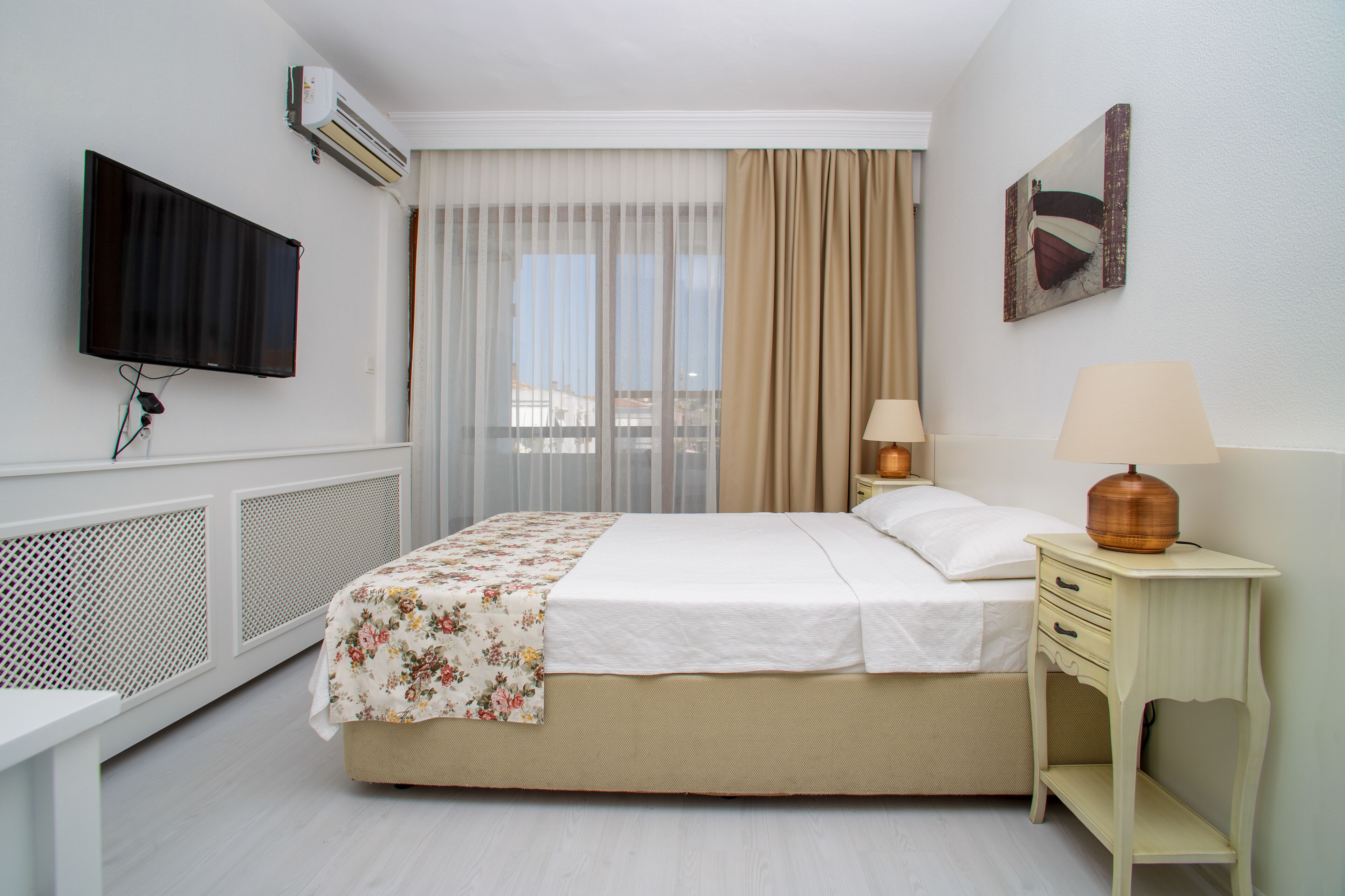 standard double or twin room, balcony | premium bedding, minibar, in-room safe, desk