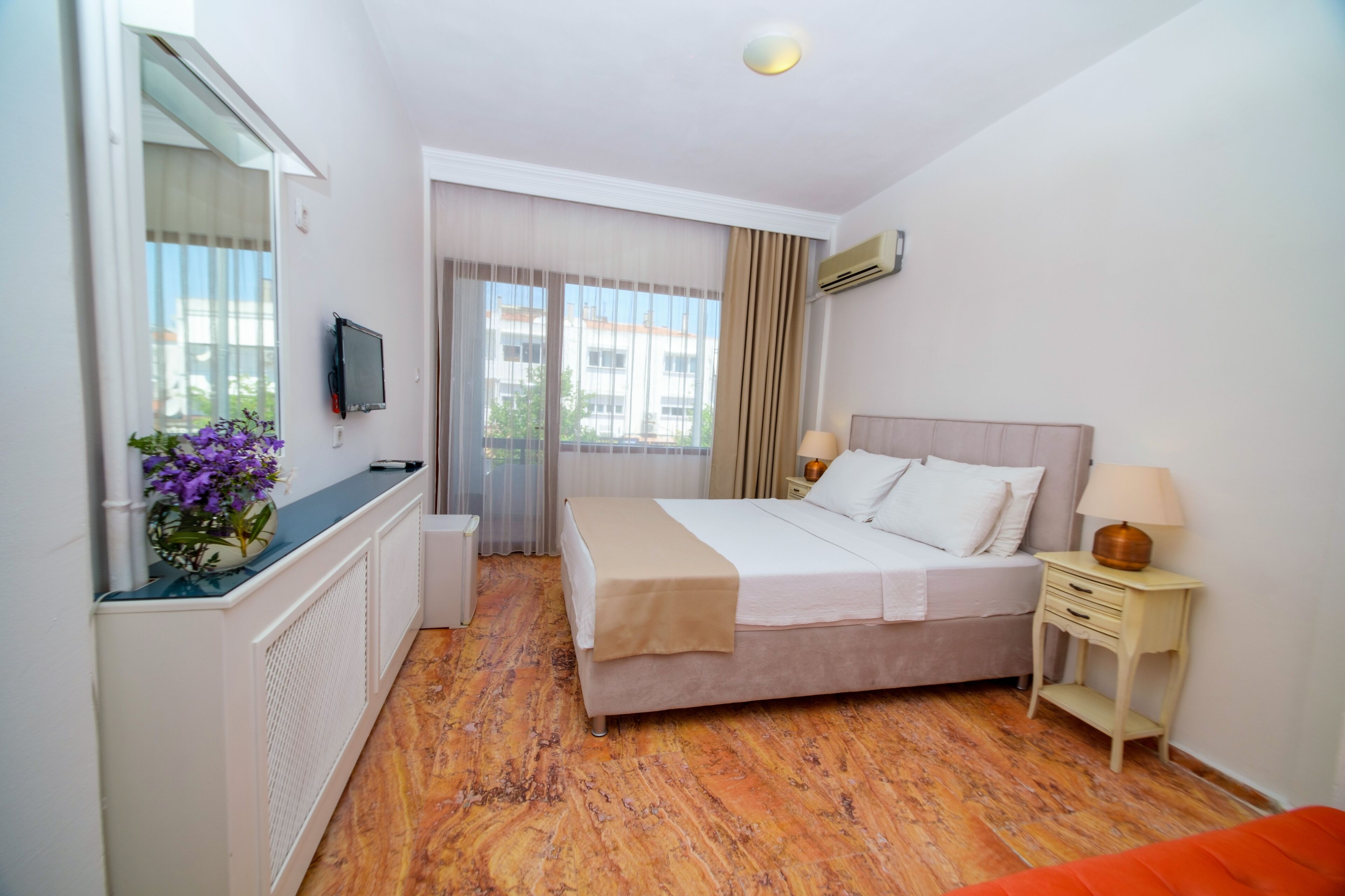 standard double or twin room, balcony | premium bedding, minibar, in-room safe, desk