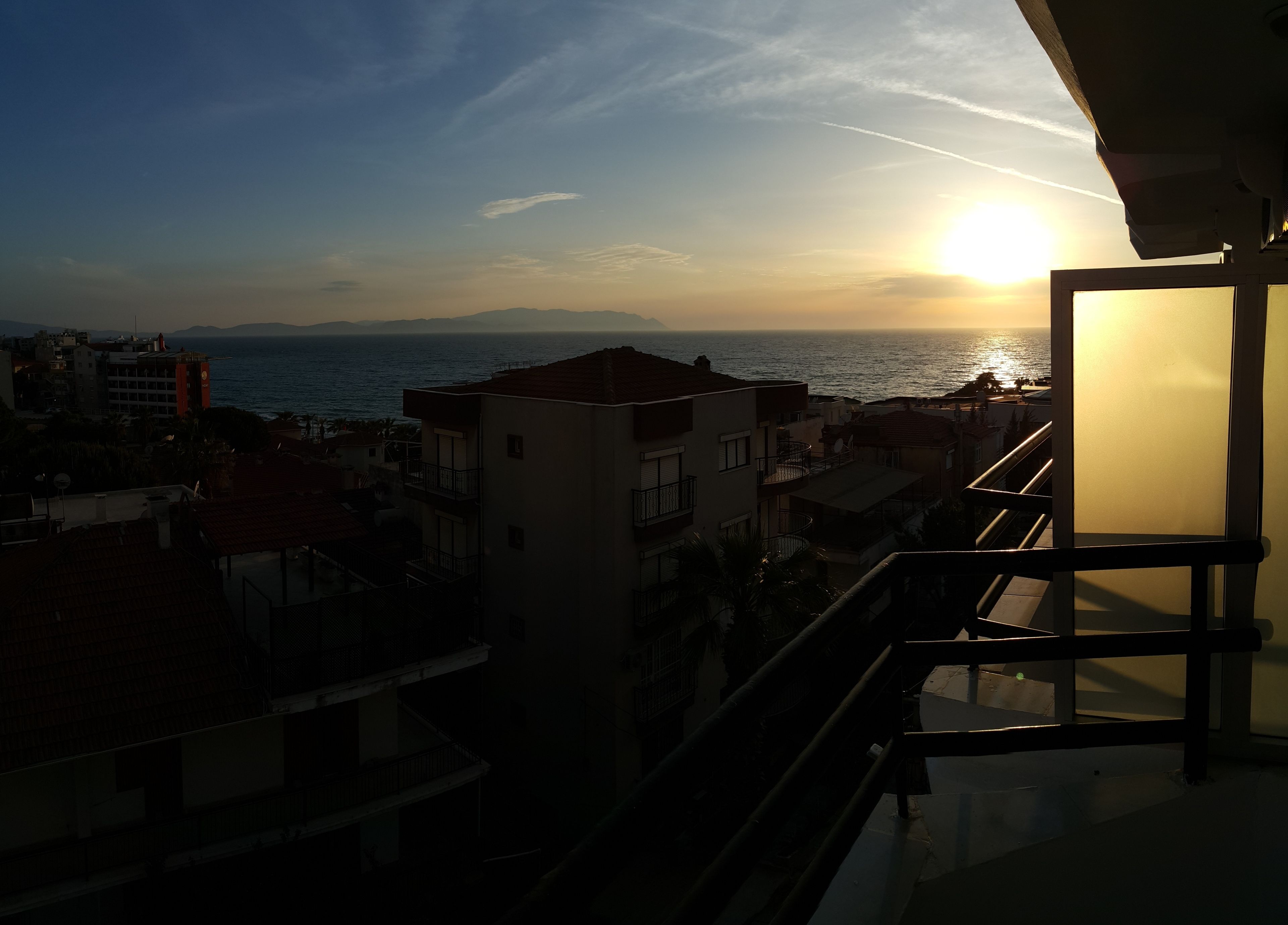 住宿正面 (夜晚)