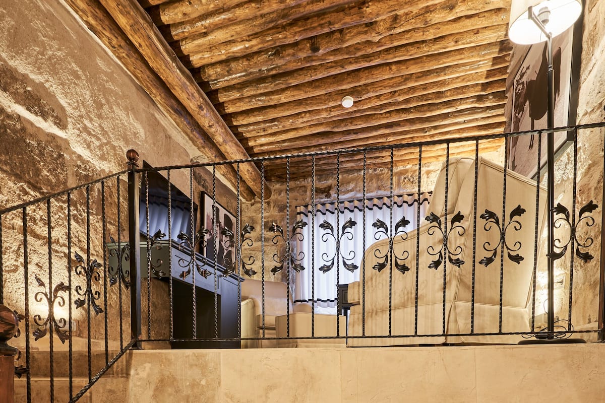 Deluxe Cave Rooms | 1 bedroom, premium bedding, minibar, in-room safe