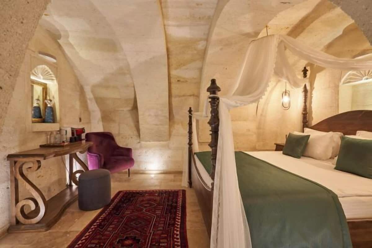 1 bedroom, premium bedding, minibar, in-room safe