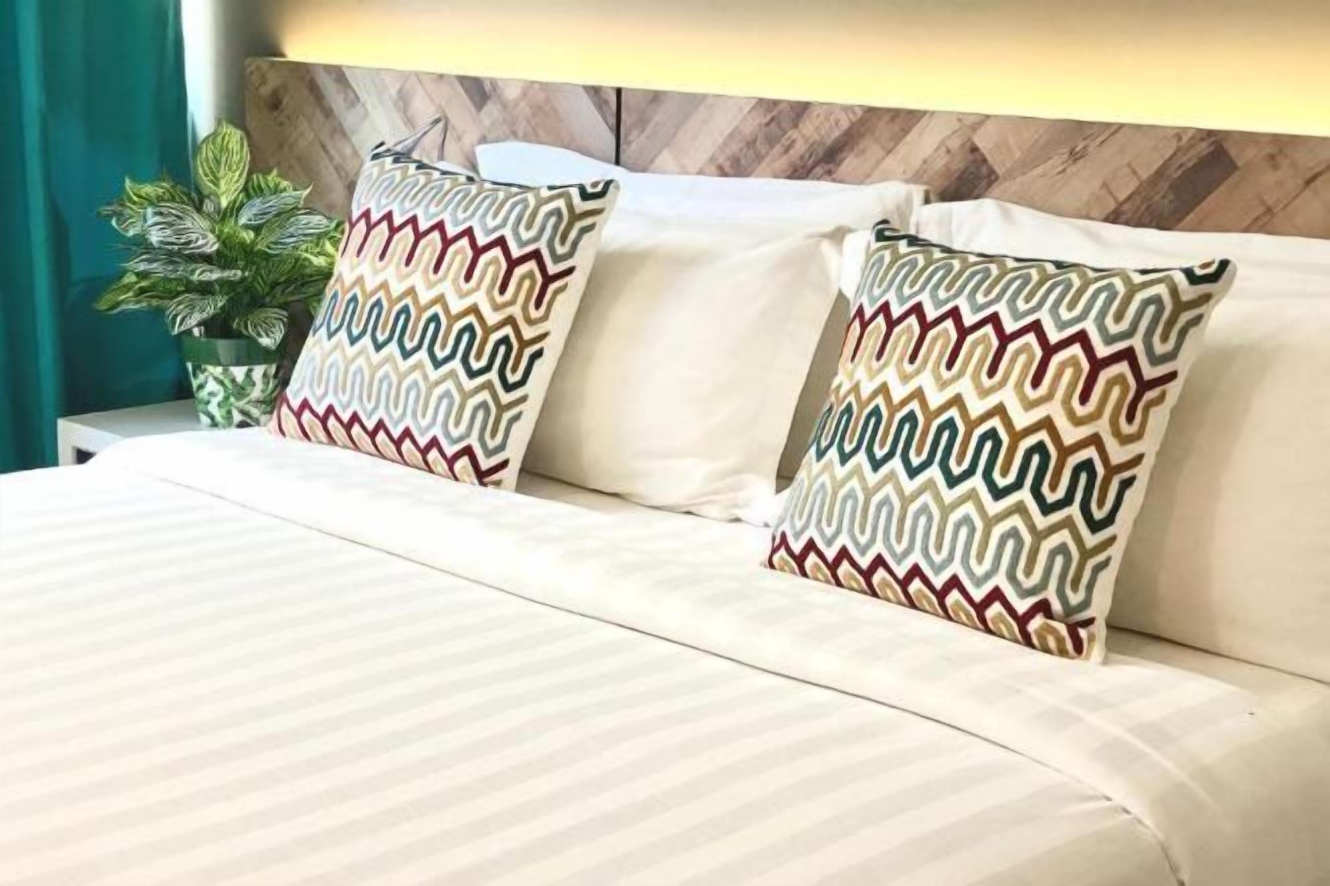 Minibar, in-room safe, desk, laptop workspace