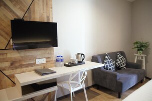 32-inch LCD TV with cable channels, TV