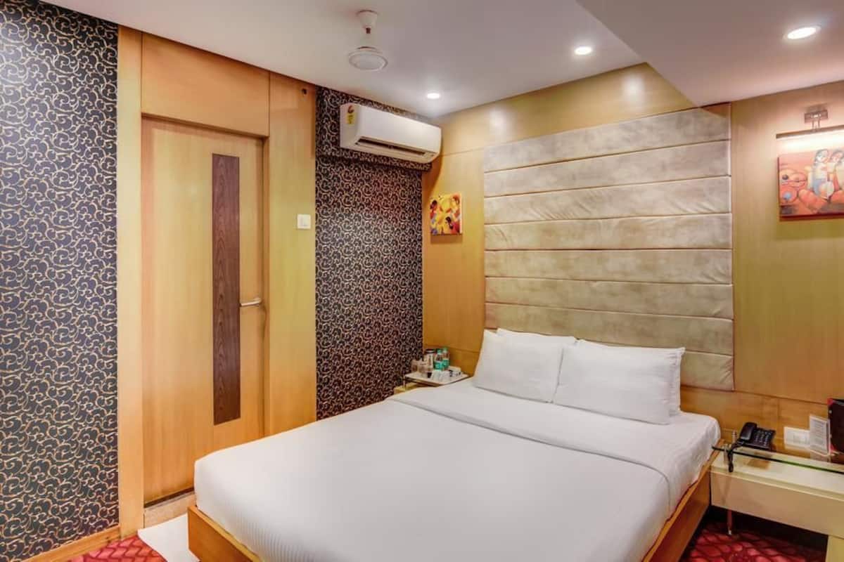In-room safe, soundproofing, iron/ironing board (on request)